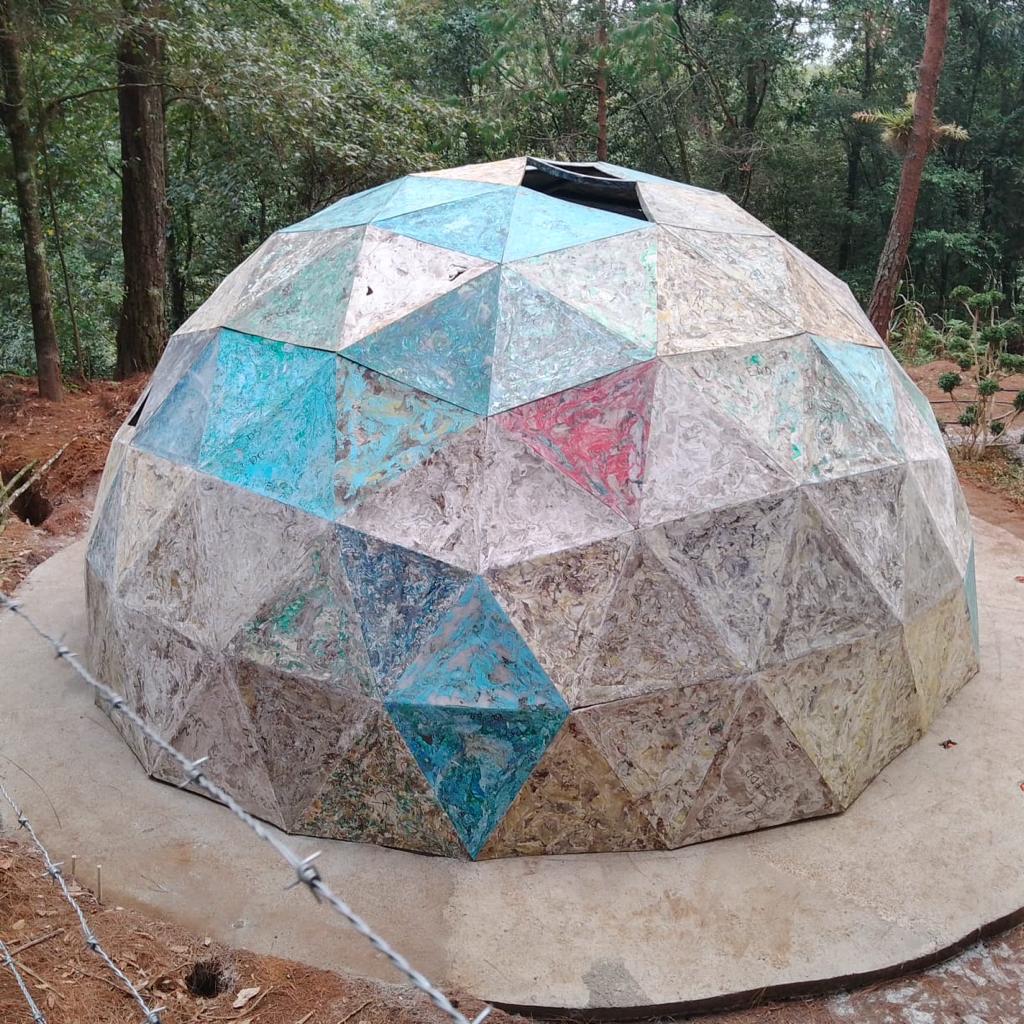 ReFiTulum's tweet photo. 6/ the plastic transforms into #plasticmarble that can form into signs, platters, speedbumps/topes, walls, domes basically anything we can imagine🚧💫💚
What ideas do you have for us #ReFam??
@syntropicregen @web3beach @JimiCohen @KaicAnna @Earthbasedsoul @MLBinWA @solarpunkdao https://t.co/BVoBD79HVC