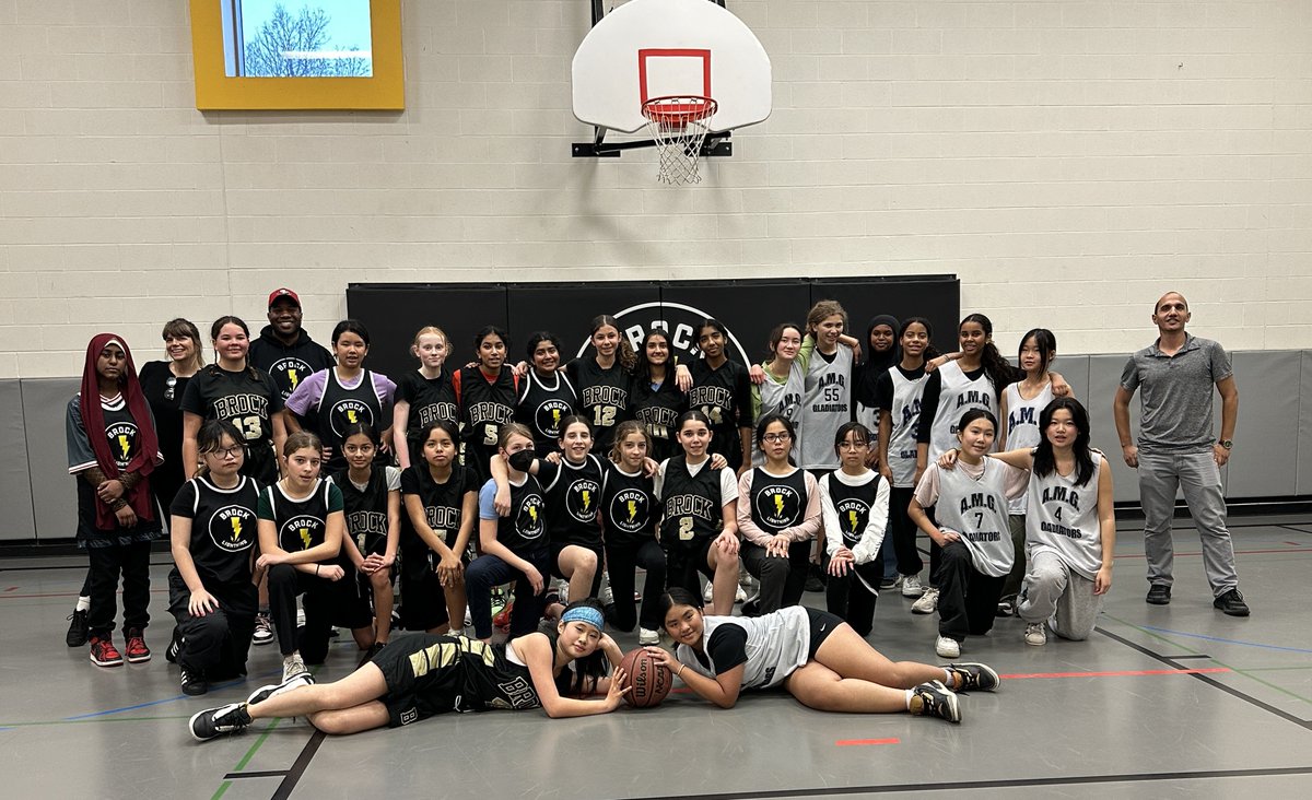 BrockMsSamuel's tweet photo. Our exhibition games continued this afternoon with a game against @tdsb_amg.  End to end action and some fantastic free throws! Special thanks to our awesome community coaches who have give their time and energy to this team! @TDSB_BrockPS @tdesaa 🖤💛🏀⚡️💛🖤 https://t.co/kQ9BP849vP