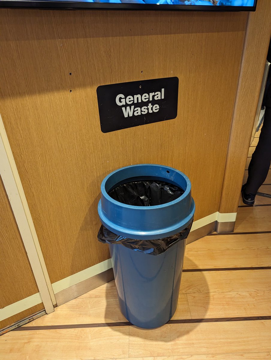 LucasGiancolaa's tweet photo. @jakeandamir I found the arch nemesis of General Cleanliness #IfIWereYou https://t.co/mzqwwIrkNK