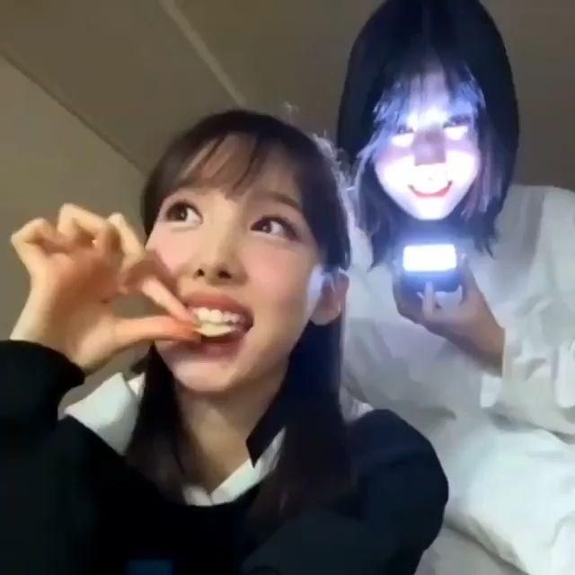 Hola lo siento por estar inactiva, esque estoy en semanas de exámenesy además tengo que estudiar más ya que voy a ingresar a la Uni y tengo pensado a ir a la mejor de mi país asique estrés en un mini hiatus asta nuevo aviso. Cuando vuelva voy a buscar nuevos admins.😿