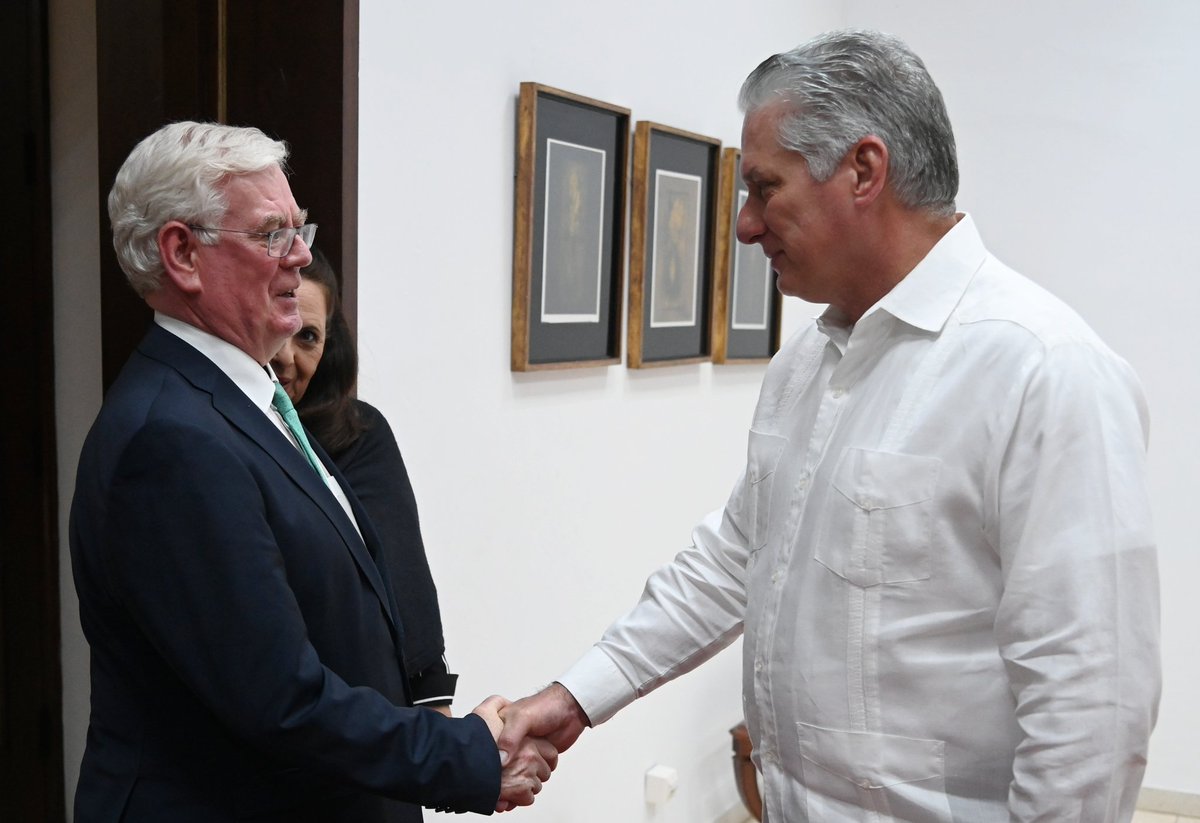 BrunoRguezP's tweet image. El Pdte @DiazCanelB sostuvo encuentro con @EamonGilmore, Representante Especial de la Unión Europea para los DDHH, quien viajó a La Habana para presidir delegación europea al IV Diálogo de DDHH entre #Cuba y la #UE, en virtud del Acuerdo de Diálogo Político y Cooperación #ADPC.