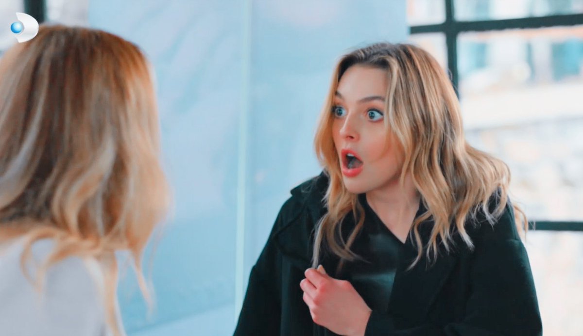 "Leyla Atesoglu esposa del programador Aras Atesoglu y su primo Mehmet Atesoglu..." espera un minuto. 
"Las fotos se filtraron a la prensa desde..." 

Tu engañaste a Aras, ¿verdad? Has engañado a Aras con su propio primo! 

LEYLA CABEZA DURA #Traicionada