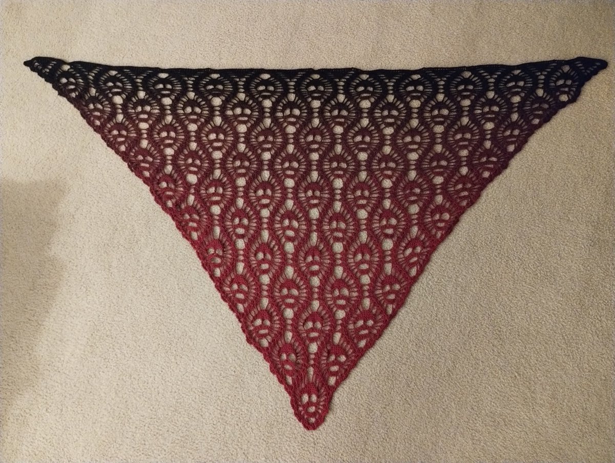 StaceyJanssen's tweet photo. Finished the skull shawl https://t.co/lKKcD785pX