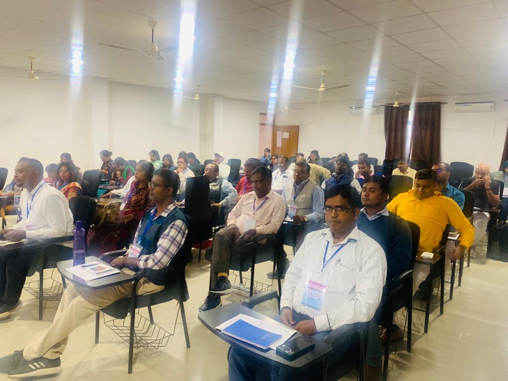 RrrlfKolkata's tweet image. Mr. Shree Deo Singh,Heritage Ambassador for Rural Tradition, Indian Trust for Rural Heritage &amp;amp; Development(ITRHD) took session on Preservation &amp;amp; Conservation in Public Libraries in the 37th Capacity Building Training Program of NML at @jcert_official
#BooksforAll
#LibrariesforAll