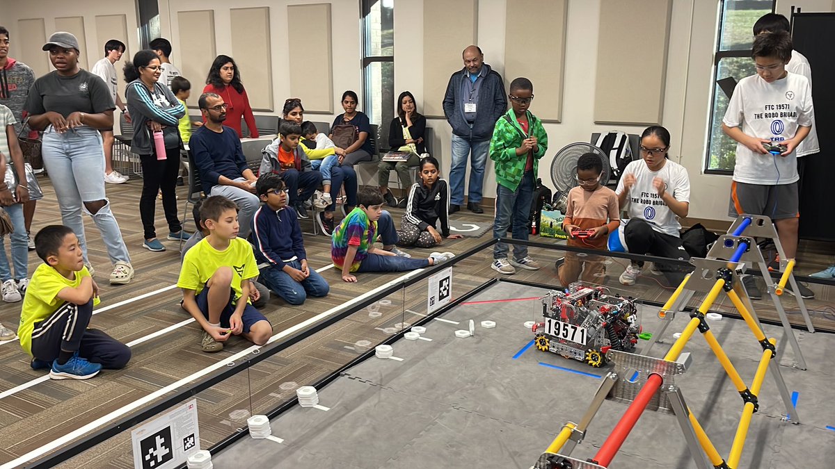 TheRoboBrigade's tweet photo. This past Saturday our team hosted a robotics workshop at Sandy Springs Library for kids. We guided the children through building lego robots and demonstrated our FTC robot! Our team had a lot of fun! https://t.co/0aFUUs1AV1