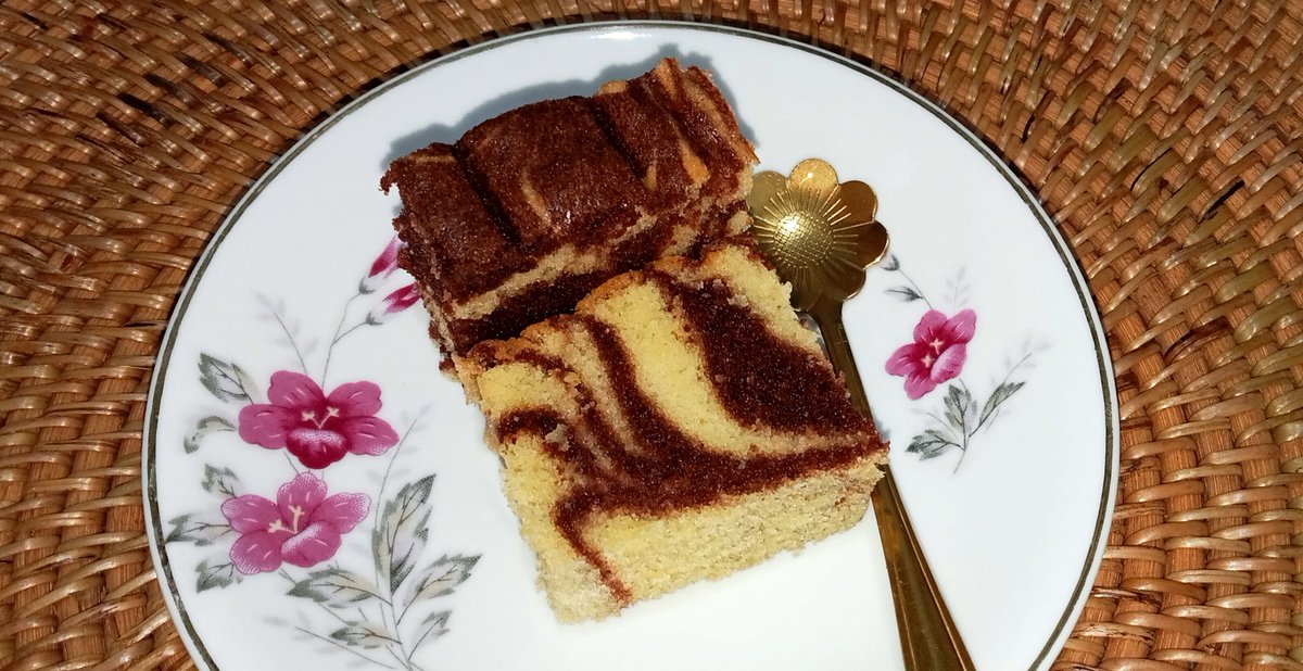 Fresh from the oven 🤩

Kopi mana Kopi 

☕🤤😅
#marblecake