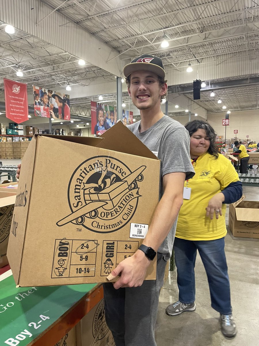 KentCrowe's tweet image. Such an enjoyable and humbling experience volunteering at the Operation Christmas Child Center in Charlotte. #givingback @FleetBaseball