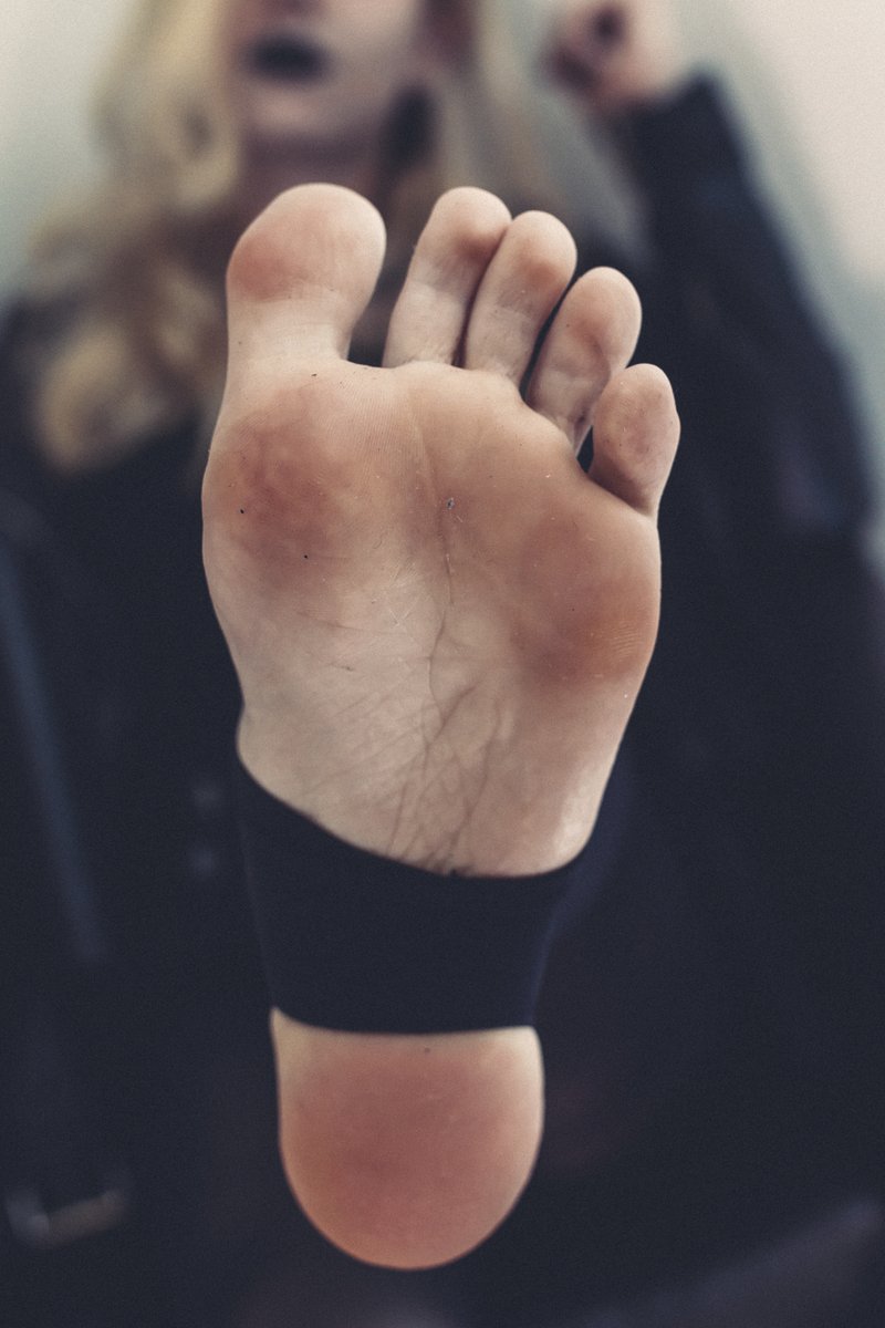 Happy Foot Friday! Part 1 from a photoshoot with a VERY talented fan of mine. Debooting, grungy goth hotness, and hot foot goodness~

Check out my profile for more, and consider checking out my paid services for the full set! 

I Love you guys! 🖤
#FootFriday #feet #foot #TGIRL