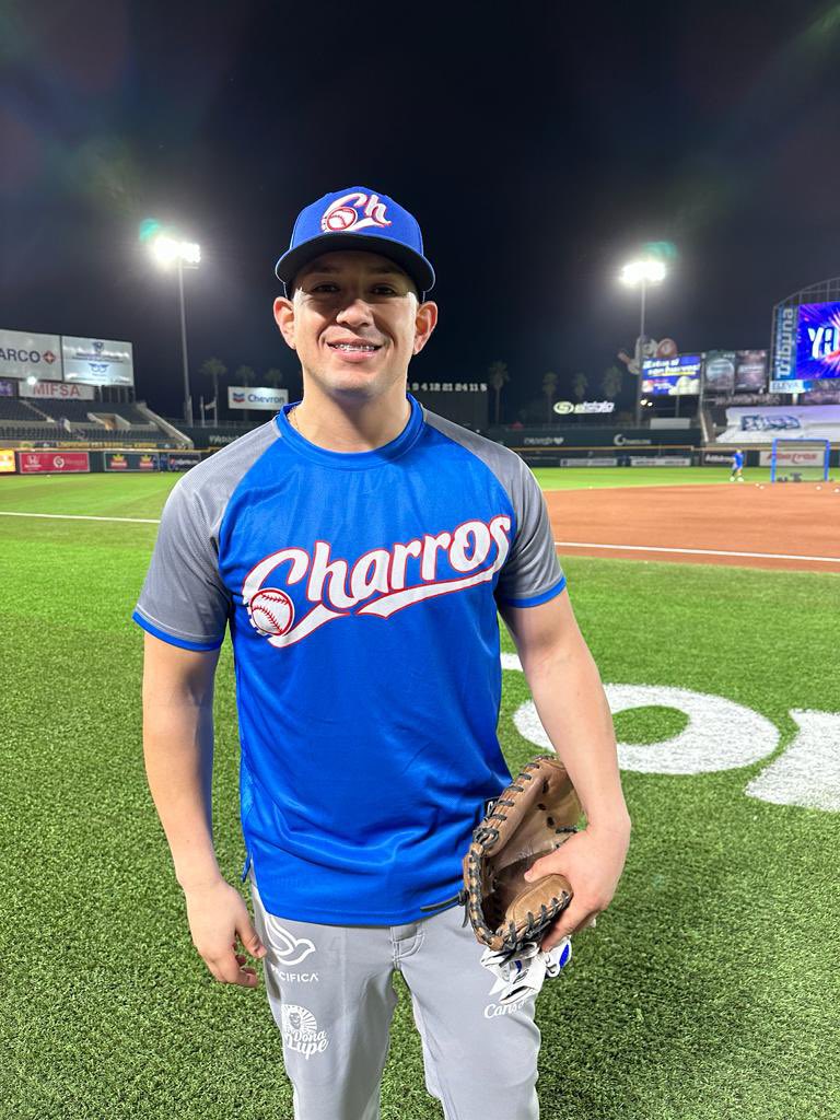 charrosbeisbol's tweet photo. El C/INF Carlos Mendivil se une a nuestro equipo a partir de este día. 
Bienvenido, Carlos🤠💪🏼
#ArribaLosCharros⚾️💙💛 https://t.co/730WjLiTUG