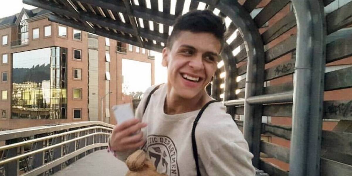 PizarroMariaJo's tweet photo. Hace 4 años fue asesinado por el ESMAD en la Av. 19 de Bogotá y en el marco del Paro Nacional Dylan Cruz. https://t.co/t1RPiNkxq4