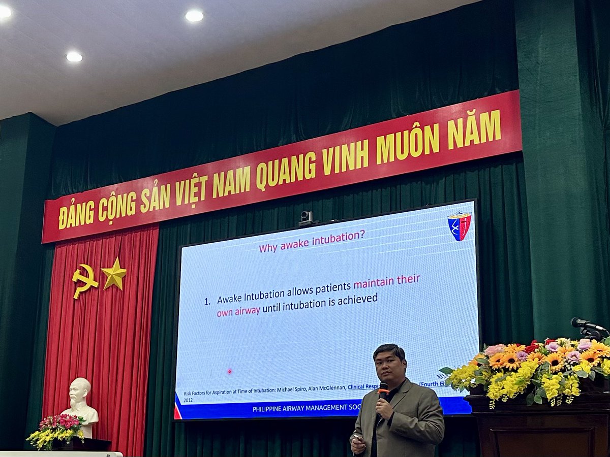 Paulo_SanPedro's tweet photo. Why #awakeintubation?
-patient can maintain their own #airway 
-if something happens, the procedure can be safely abandoned 

Vietnam Congress of Anesthesiologists Pre-Congress #airwaymanagement Workshop https://t.co/dP9UvrFfBc