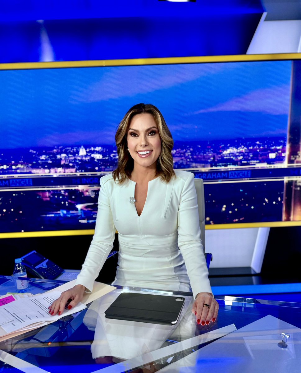 LisaMarieBoothe's tweet photo. What an honor to fill in for Laura Ingraham tonight! Thanks for watching! 🤗 https://t.co/AflQloYmx5