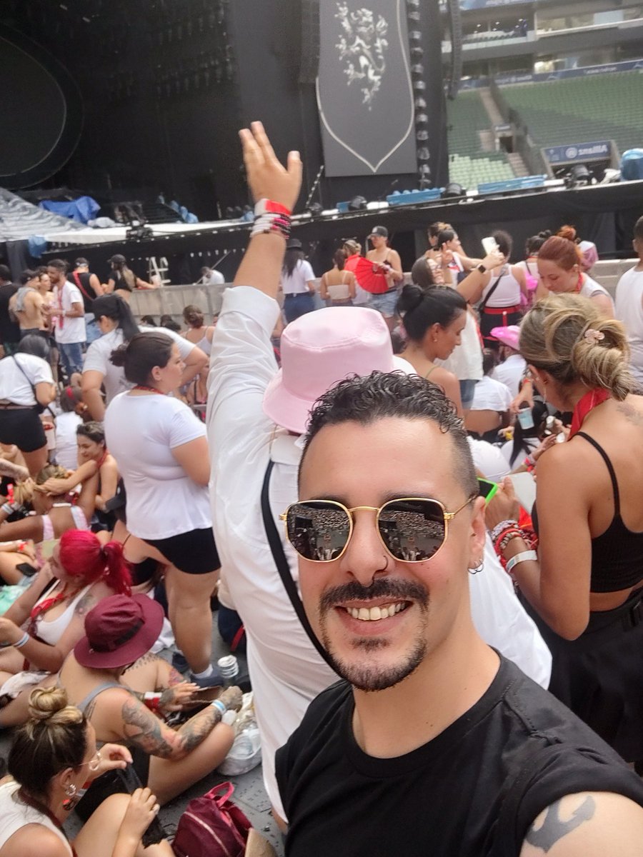 newmoon473's tweet photo. ✨VOCÊ NO SHOW DO RBD✨

melhor show sempre! https://t.co/ibR1a7JJZP