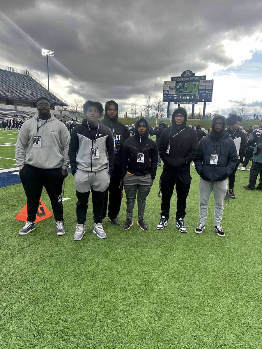 Great trip with the guys @AnthonyJalloh52 @Saikou__Balde @alarice00 @LouGarciaRosas8 @TylarMix & @imjustgio_2 . Great seeing one of the guys @Coach_TBell appreciate the invite for the guys. Had a great time @ZipsFB #FalconPride @fhhs_football
