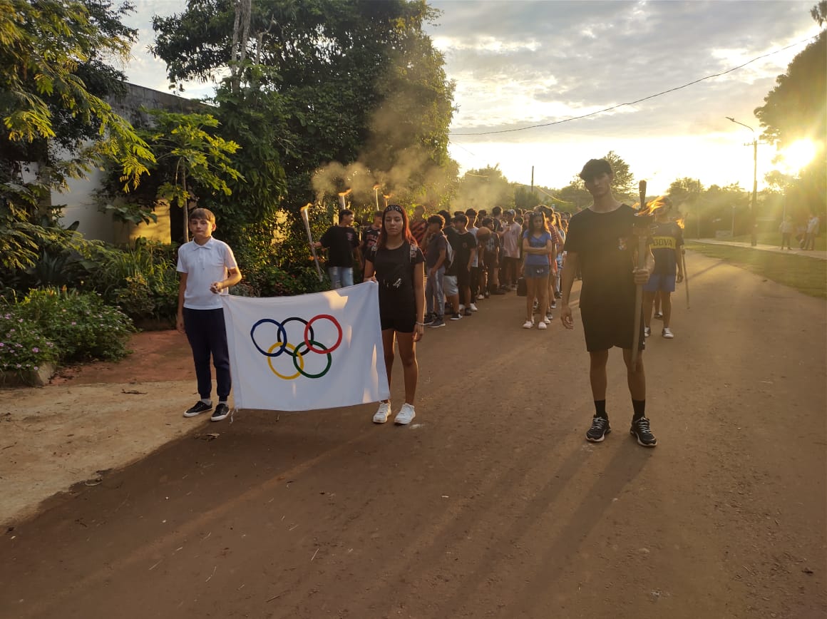 Se realizó la Fiesta de la Educación Fisica en el IEA N° 1 de Bonpland. Participaron Delegados Departamentales de Candelaria, con el personal directivo, docentes y alumnos, se contó con la colaboración del Intendente Juan Carlos Bueno y del Secretario Gral. <a href="/grillo141/">Ruben Dario</a>