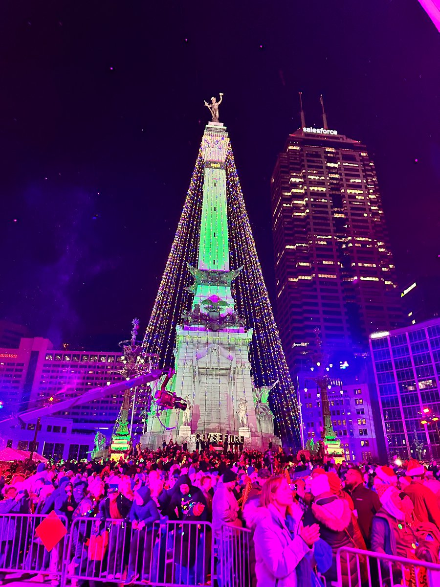 IndyMayorJoe's tweet photo. Indy's favorite holiday tradition has once again brought the magic of the season to Monument Circle! Grateful to @ibew481, @indydt and @wthrcom for a wonderful night celebrating the #CircleofLights. https://t.co/6cPTgIGneK
