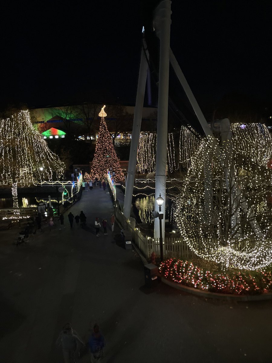 ar_hudak's tweet photo. Wonderful light show at Hershey Park Candy Lane .Weather 👍. Worth the trip @Hersheypark @HersheyPA @Hersheys #Hershey #Candylane #Chocolateworld https://t.co/CB0olGtRM2