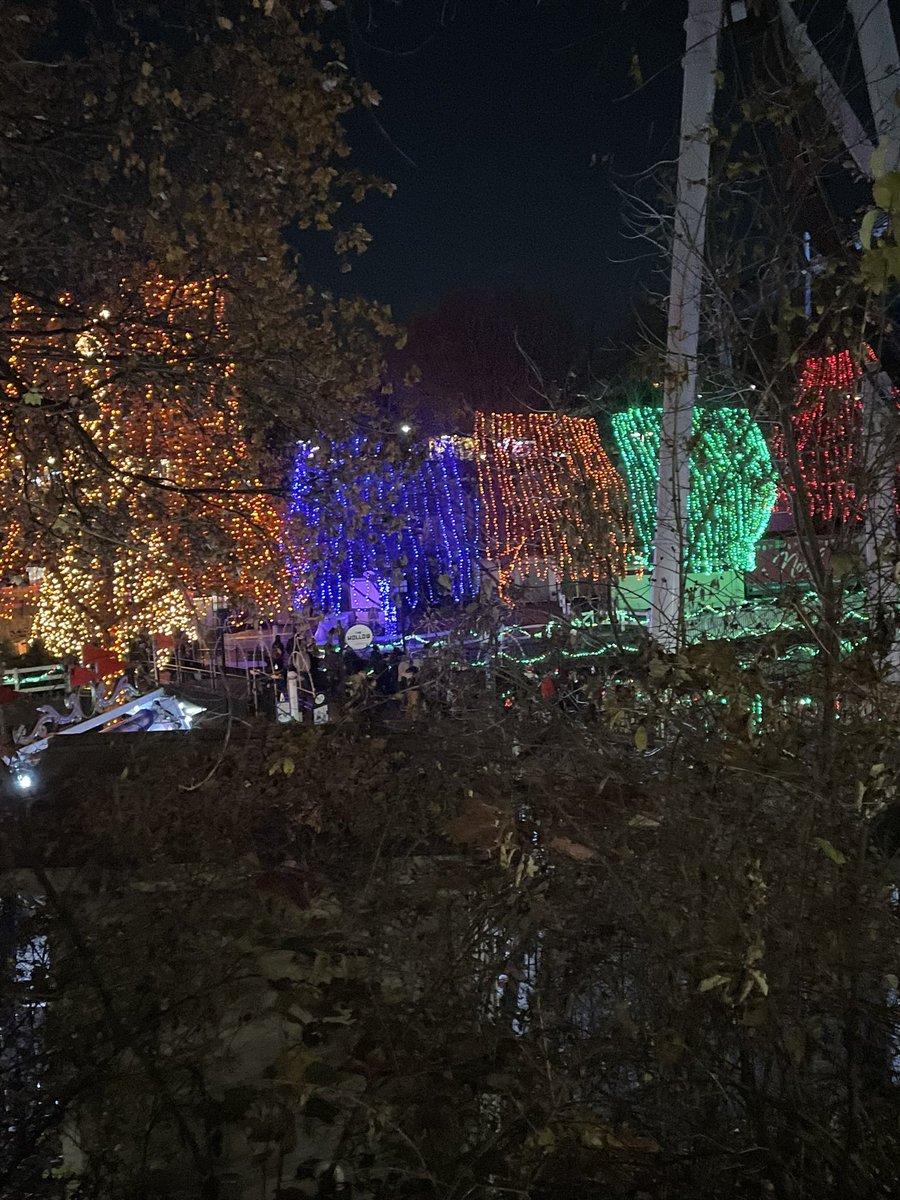 ar_hudak's tweet photo. Wonderful light show at Hershey Park Candy Lane .Weather 👍. Worth the trip @Hersheypark @HersheyPA @Hersheys #Hershey #Candylane #Chocolateworld https://t.co/CB0olGtRM2
