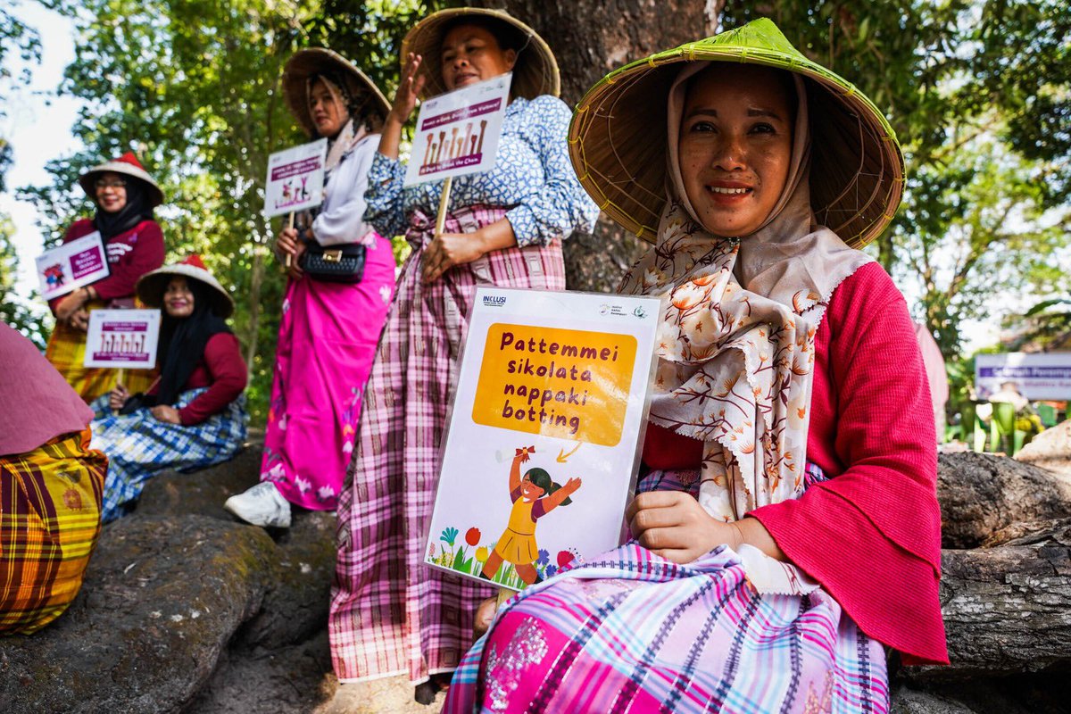 DubesAustralia's tweet photo. On International Day to End Violence Against Women, 🇦🇺 &amp; 🇮🇩 stand together to end gender-based violence in all its forms, everywhere. 

Through #INKLUSI, we are empowering communities to end gender-based violence &amp; ensure everyone can reach their full potential. 

#IDEVAW #16days https://t.co/d30o5xR3Pd