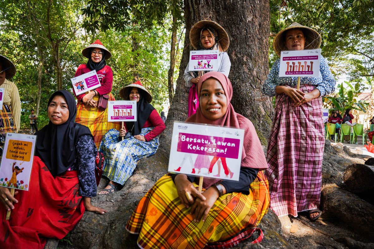 DubesAustralia's tweet photo. On International Day to End Violence Against Women, 🇦🇺 &amp; 🇮🇩 stand together to end gender-based violence in all its forms, everywhere. 

Through #INKLUSI, we are empowering communities to end gender-based violence &amp; ensure everyone can reach their full potential. 

#IDEVAW #16days https://t.co/d30o5xR3Pd