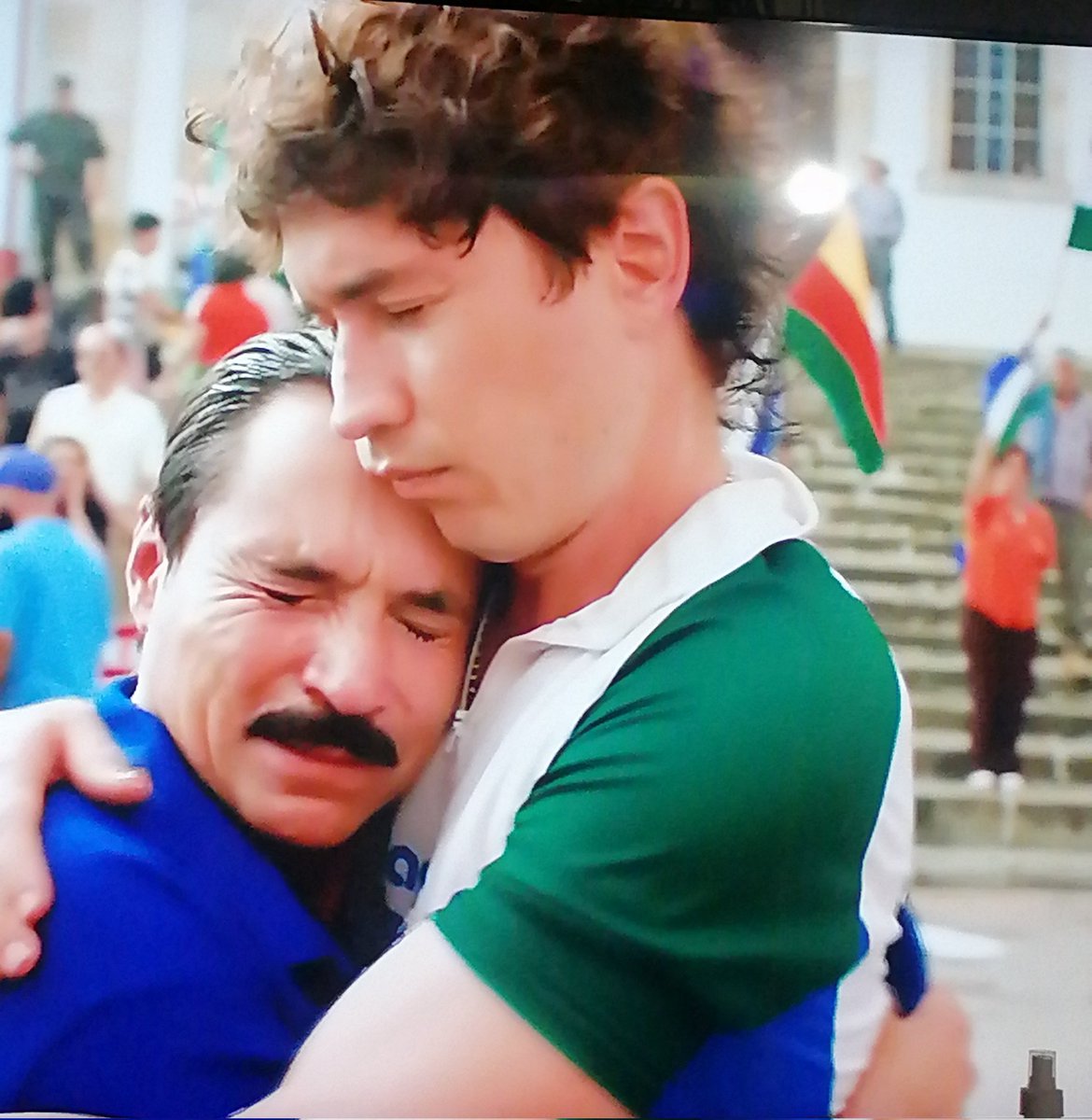 Linagm94's tweet photo. Que emoción #Rigo vivimos esta carrera con el corazón ❤️🚲 Urrao debe estar muy orgulloso de este gran Campeón! Estos dos me sacan lágrimas cada que se emocionan recordando a don Rigo 🥺 https://t.co/1nI5YxydYT