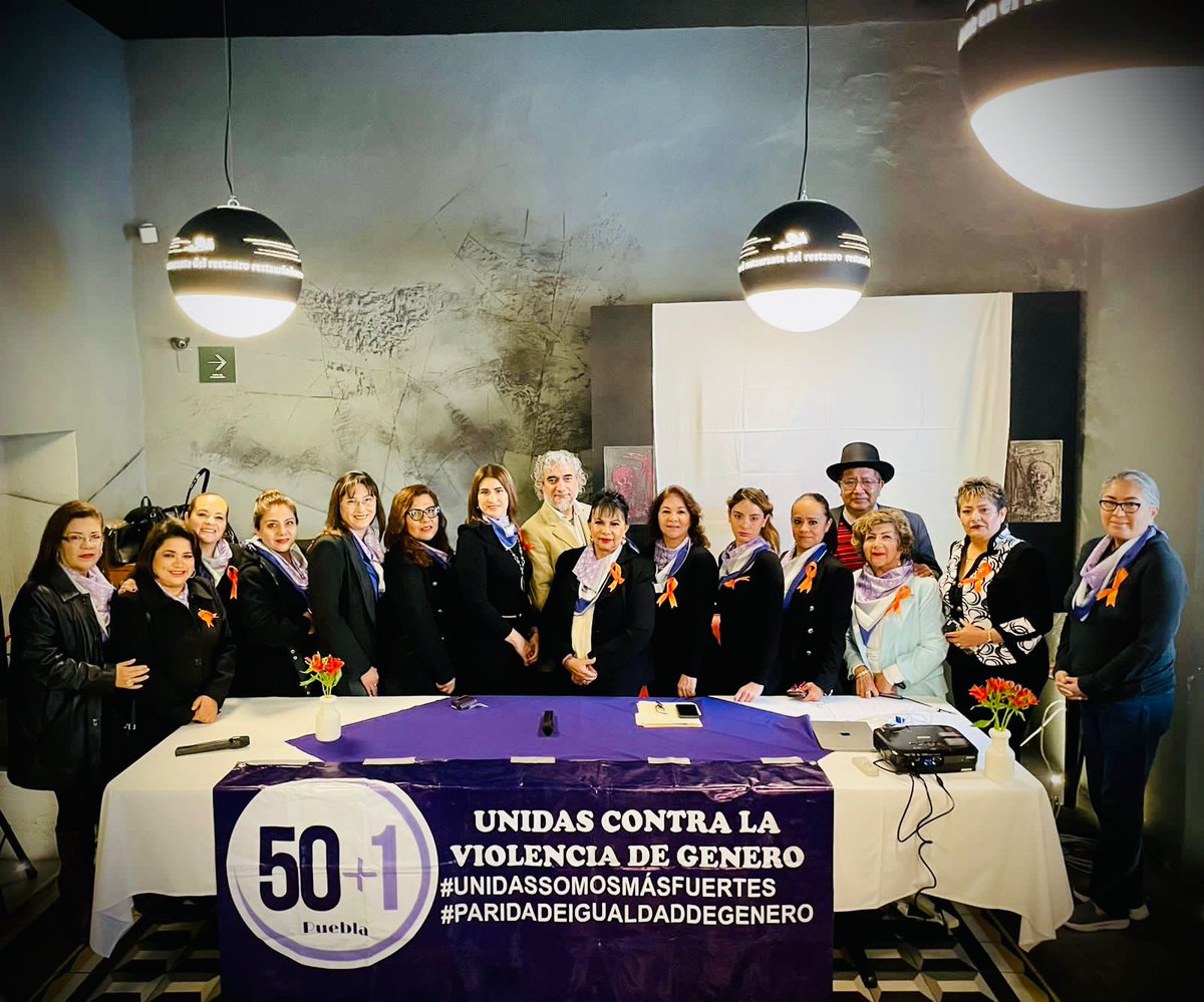 Ayer firmamos  2 convenios de colaboración en favor de las mujeres: con Andrea Gassier de The New Future Fundation y  con Omar Espinosa delegado estatal de la Asociación Nacional de Locutores.
Tbn dimos a conocer el inicio de las transmisiones de nuestro programa semanal.