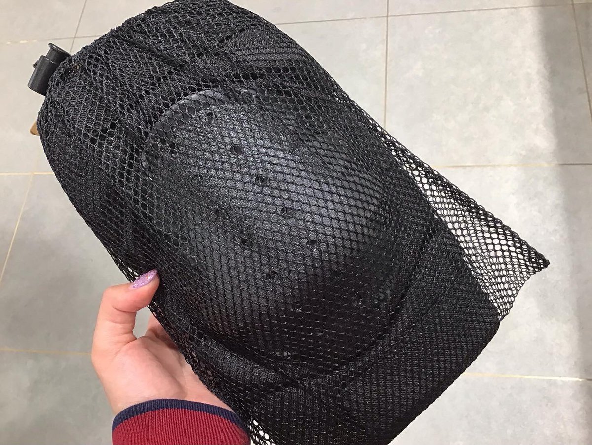 こんにちは！
スノーボードアウトレット仙台PARCO店です☃️
泉ヶ岳が白くなりましたね❄️

本日は、プロテクターとニーカバーのご紹介。

上達するには転んでなんぼ！！とくにプロテクターは必須デス⚠️
クッション部分の取り外し🆗👌🏽

ウィンタースポーツに欠かせない下半身を守り抜きましょう！！！