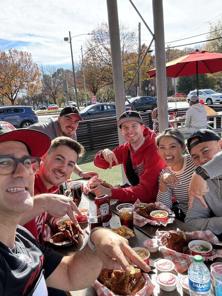 ATLFalconsGER's tweet photo. What a great lunch with @JayEnvy and Lyna at #HattieBs #littlefivepoints #atlanta https://t.co/oumLYE5QS8
