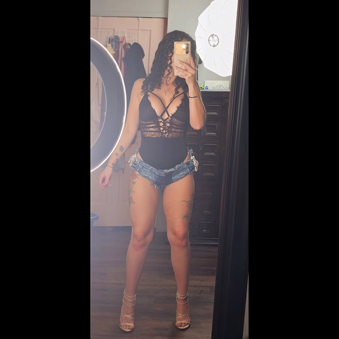 I work out this body everyday so I can look like this for you 😉 #baddie https://t.co/lGNeeE8Urn<a href="/tag/baddie"class="tags"><span>#baddie</span></a>