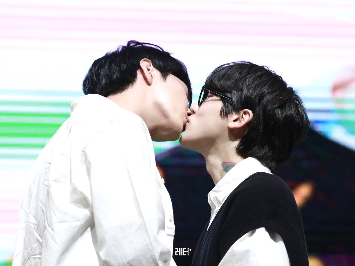 231124 l 준성호 HK FM
#준성호네 #준성 #성호

혹시 둘이 로맨스드라마 찍고 있어용?