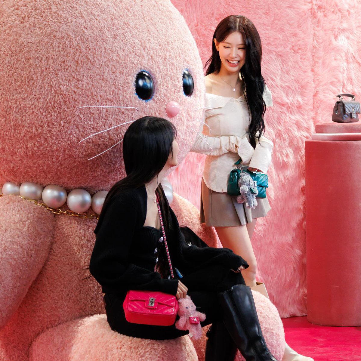 231124 제이에스티나
사랑이 눈에 보이는 마법 🥰