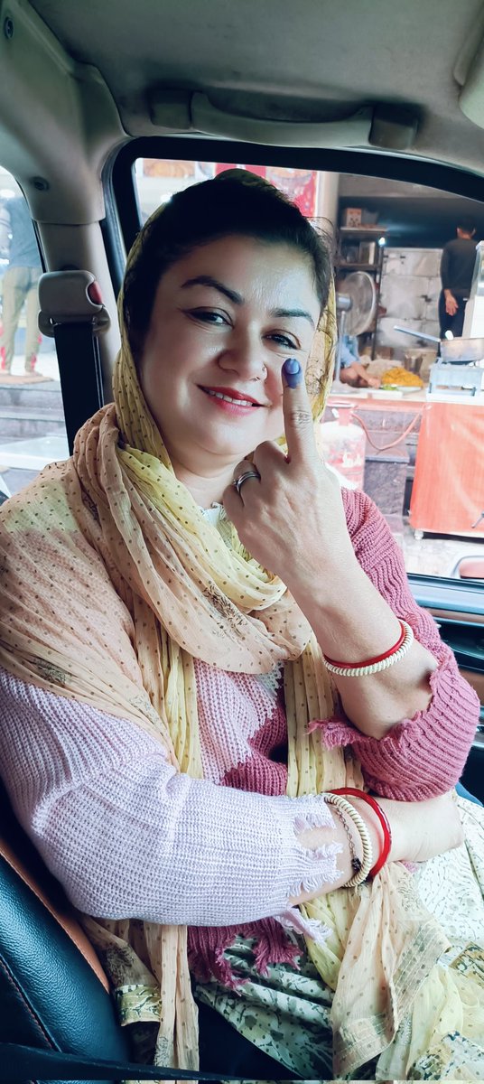 INCRubyKhan's tweet photo. हमने राजस्थान चुनाव 2023 में वोट डाल कर भारतीय लोकतंत्र के लिए अपना कर्तव्य पूरा किया... क्या आपने अपना  वोट डाला???  We have fulfilled our Duty towards Indian Democracy by casting our Vote in Rajasthan Election 2023...Have you Voted???
@RahulGandhi
@priyankagandhi
@ShayarImran
@KaunSandeep
@ashokgehlot51
@INCRajasthan
@INCMinority
#Elections2023
#RajasthanAssemblyElection2023
#AshokGehlot