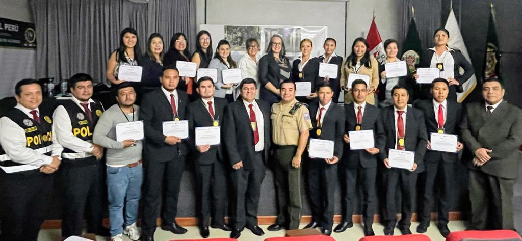 OEA_SegPublica's tweet photo. 73 participantes de Colombia 🇨🇴, Ecuador 🇪🇨 y Perú 🇵🇪 culminaron esta semana los 3 cursos de formación continua s/trata de personas y tráfico ilícito de migrantes en el marco de #PICAD y con el apoyo de #REDPPOL #FLACSO @GAC_Corporate https://t.co/jmKsA5iRmO