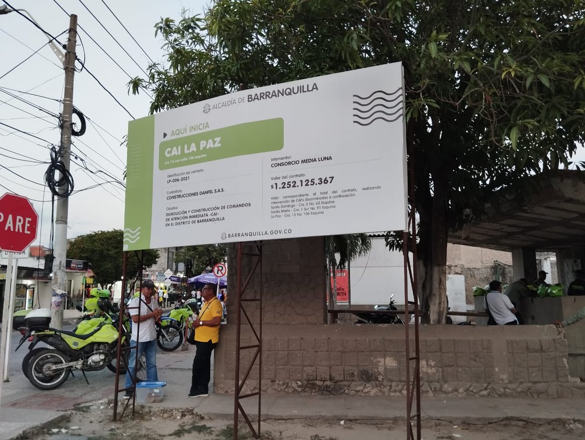 Fontalvoedgar's tweet photo. "Elefante blanco" que nos deja el alcalde Jaime Pumarejo con el CAI del barrio La Paz al sur de Barranquilla.  No lo pudo terminar. Los policías hacen necesidades en casas vecinas.@jaimepumarejo,@AlejandroChar https://t.co/ThEAwMYJUn
