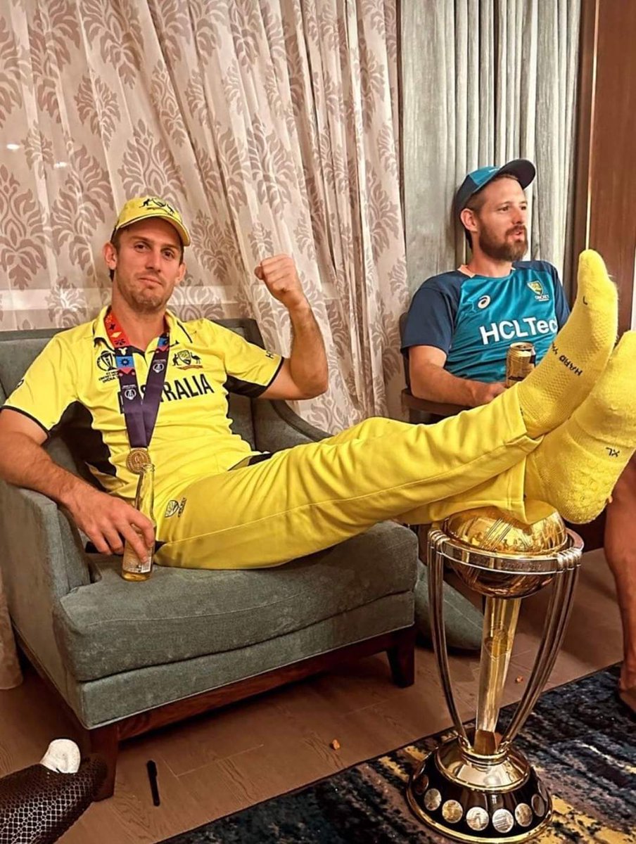 @FoxCricket Basically Dreams of 1.4 billion Indians under Mitchell Marsh's feet 😂.

#INDvsAUS #Worldcupfinal2023