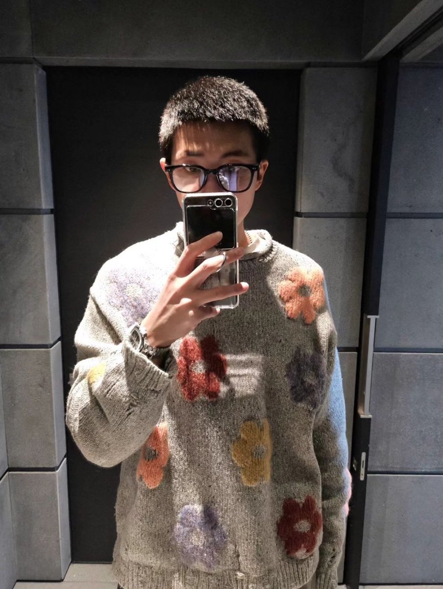 en serio le queda tan bello este look de cabello a namjoon >>>