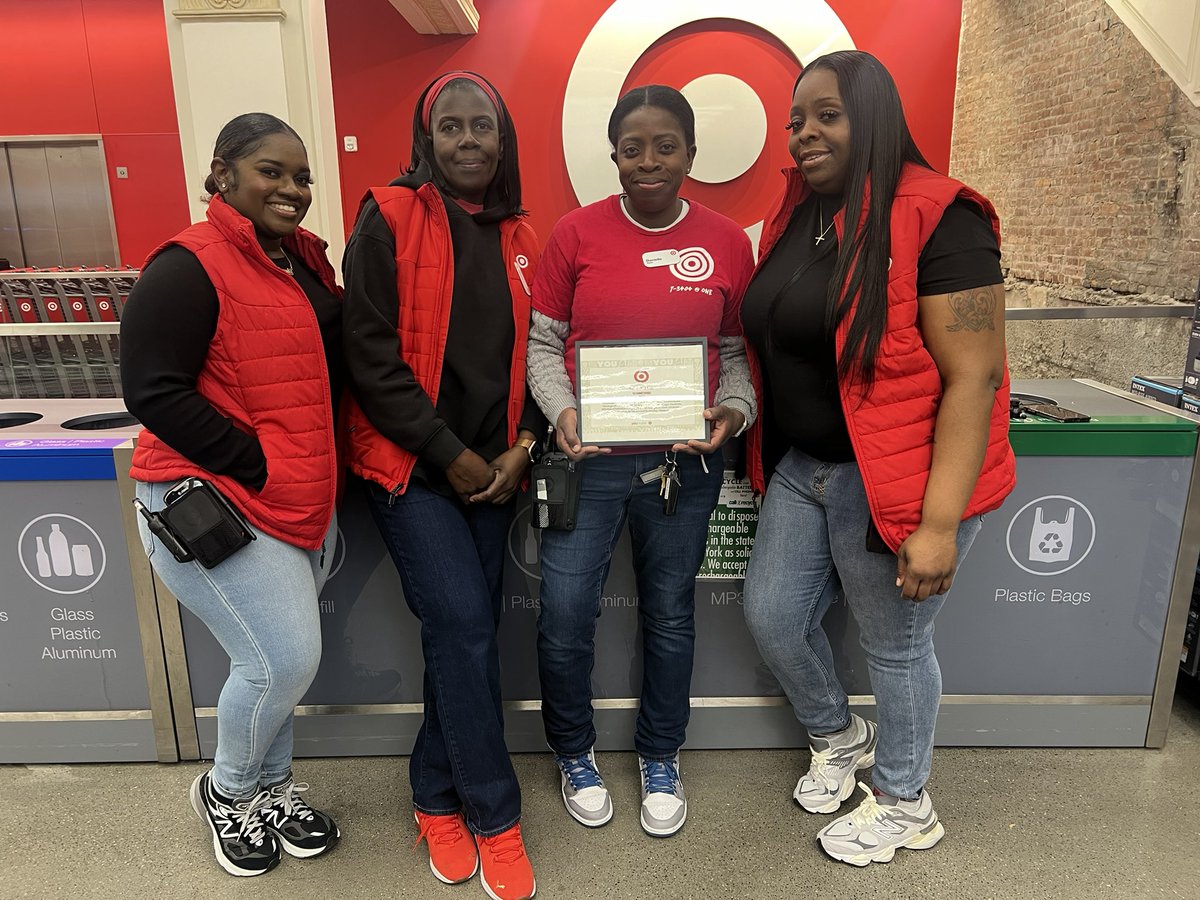 T3404 YOU Matter winner for November, food and beverage team member Danielle! Thank you for all your hard work and being a true definition of a DBO!! 🎯