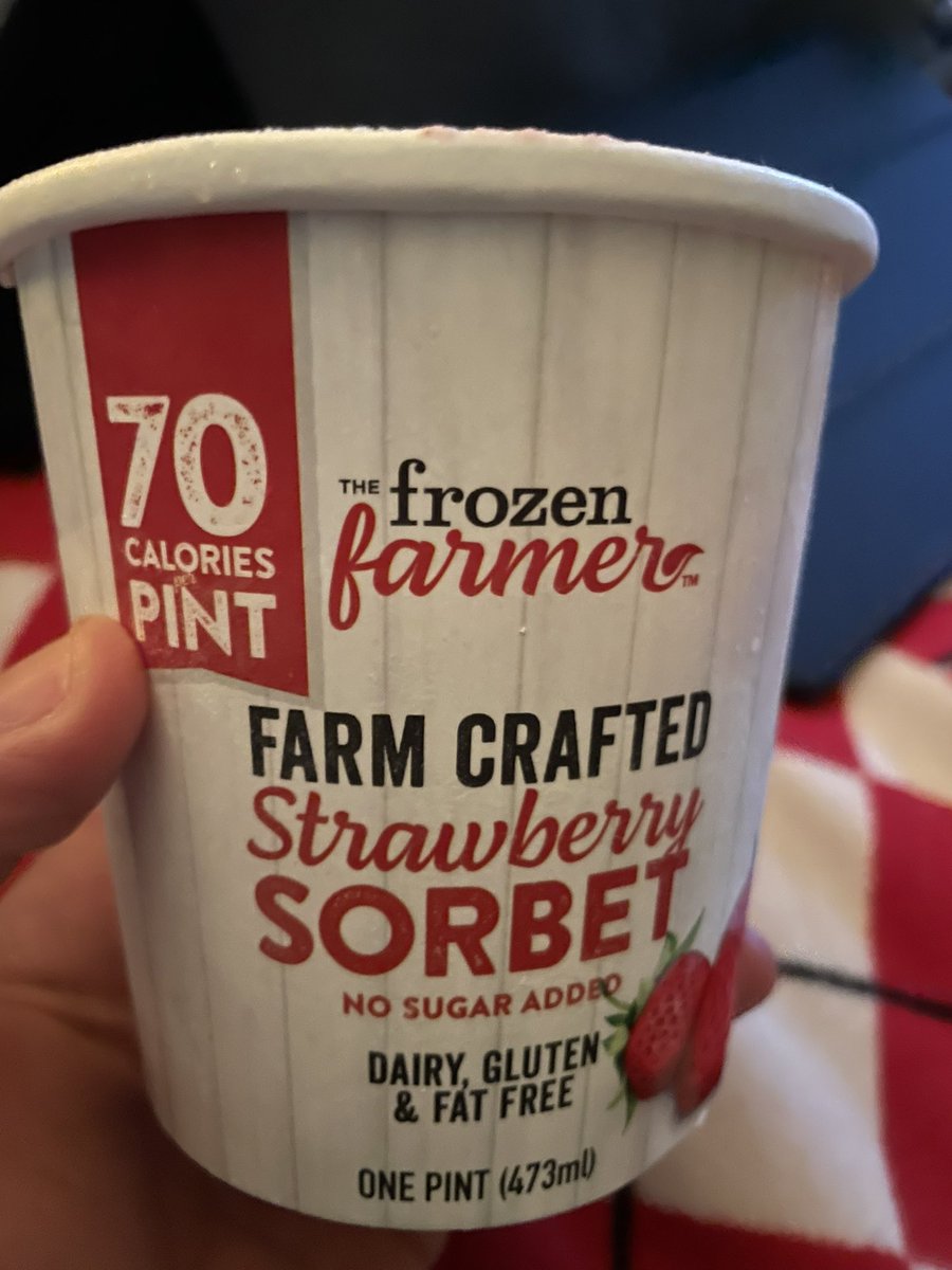 BigMaxwe11's tweet photo. @infothefrozenf1 very disappointing to spend as much as we do on your sorbet to have massive air pockets in the pint. https://t.co/YwXFYZVUTm