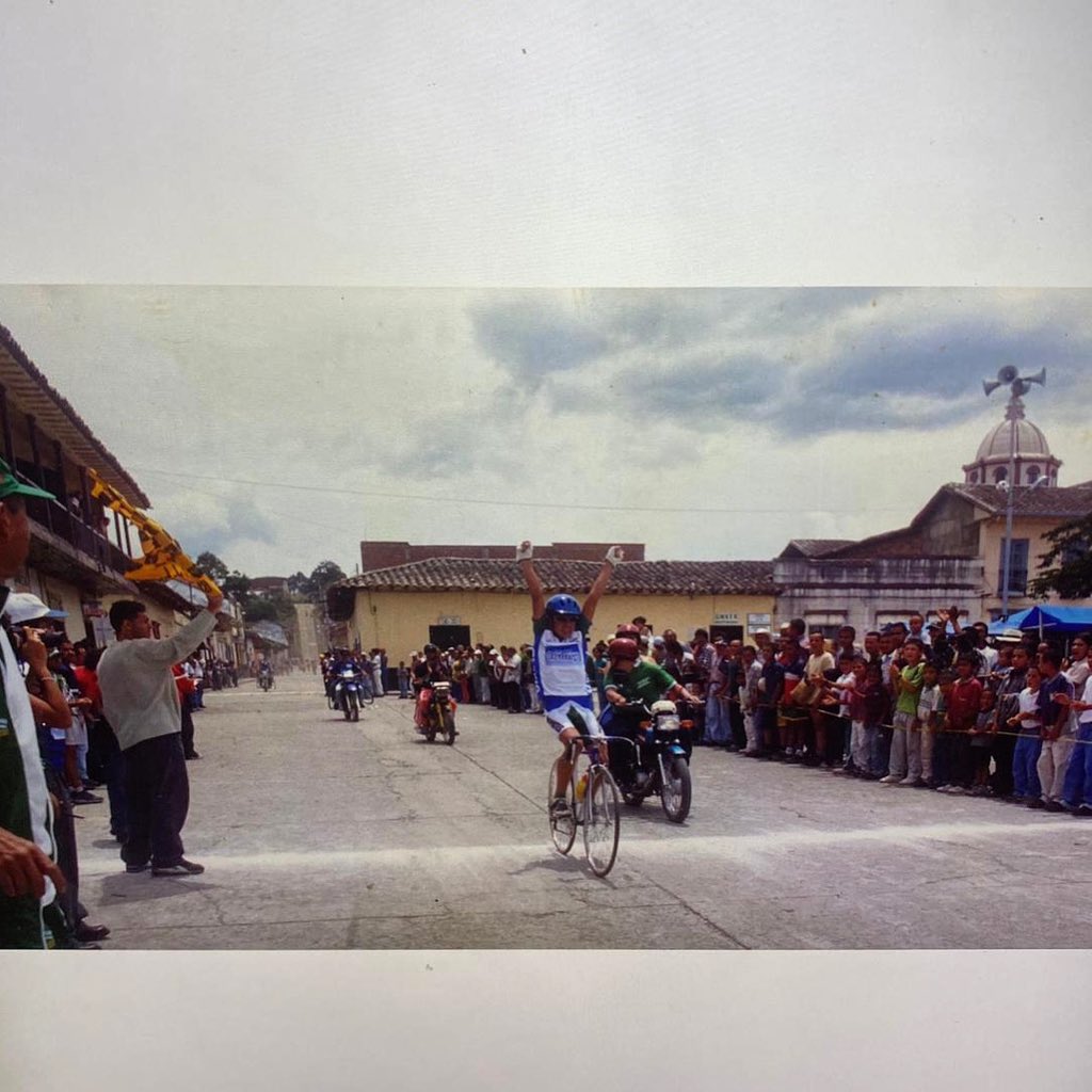 UranRigoberto's tweet photo. Aunque fue una de las victorias más lindas de mi vida, también fue muy triste porque mi parcero me había dejado hacia muy poco. Esta fue por mi cucho. https://t.co/X6dbMOWnfw