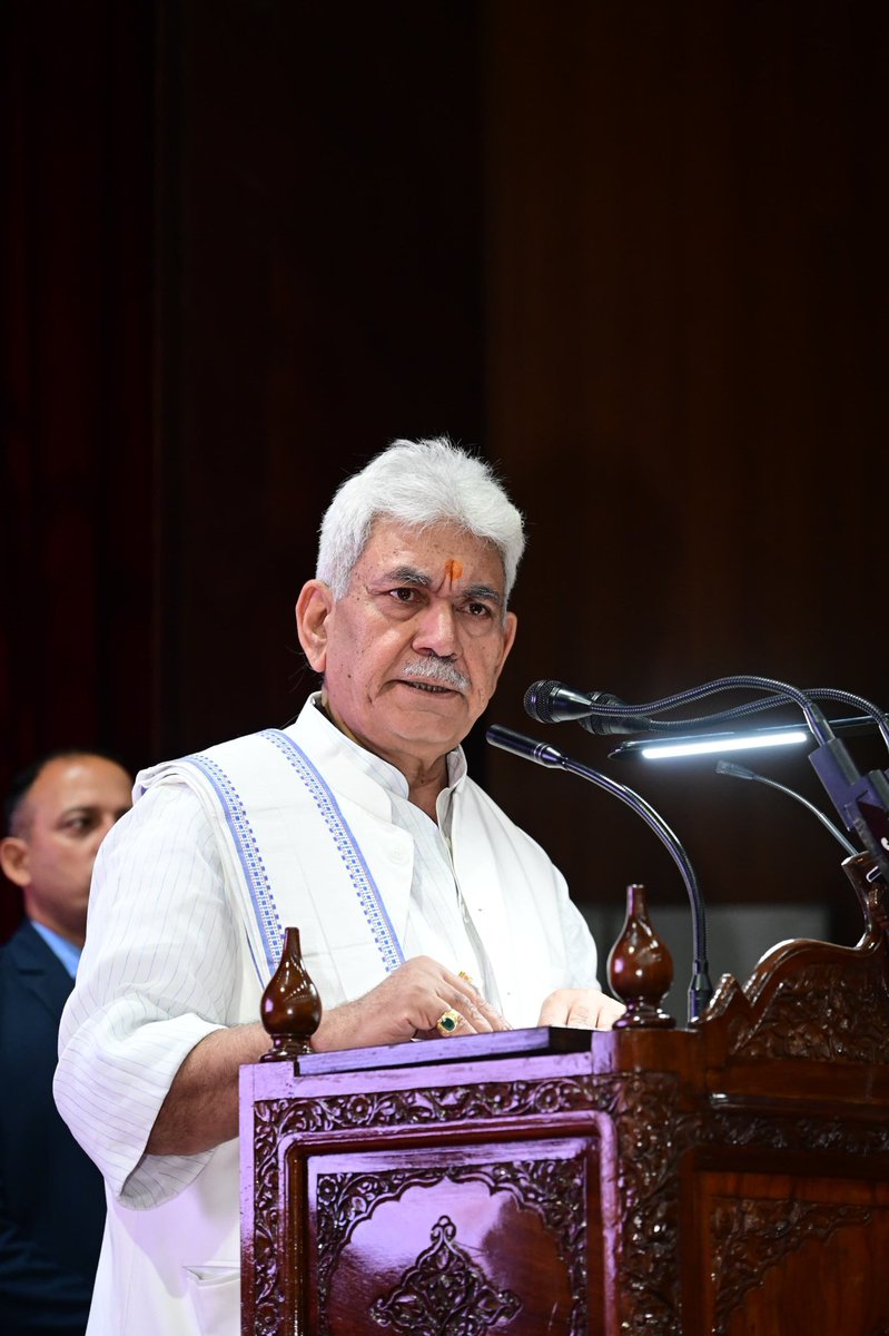 dar_Zubair_07's tweet photo. LG Sh.@manojsinha_ addressed the closing ceremony of #AuditWeek at Jammu. The week-long AuditDay celebrations provide us an opportunity to reflect on the critical role the audit community plays in contributing to good governance and shaping the governance landscape of our Nation. https://t.co/oNNp4er9RK