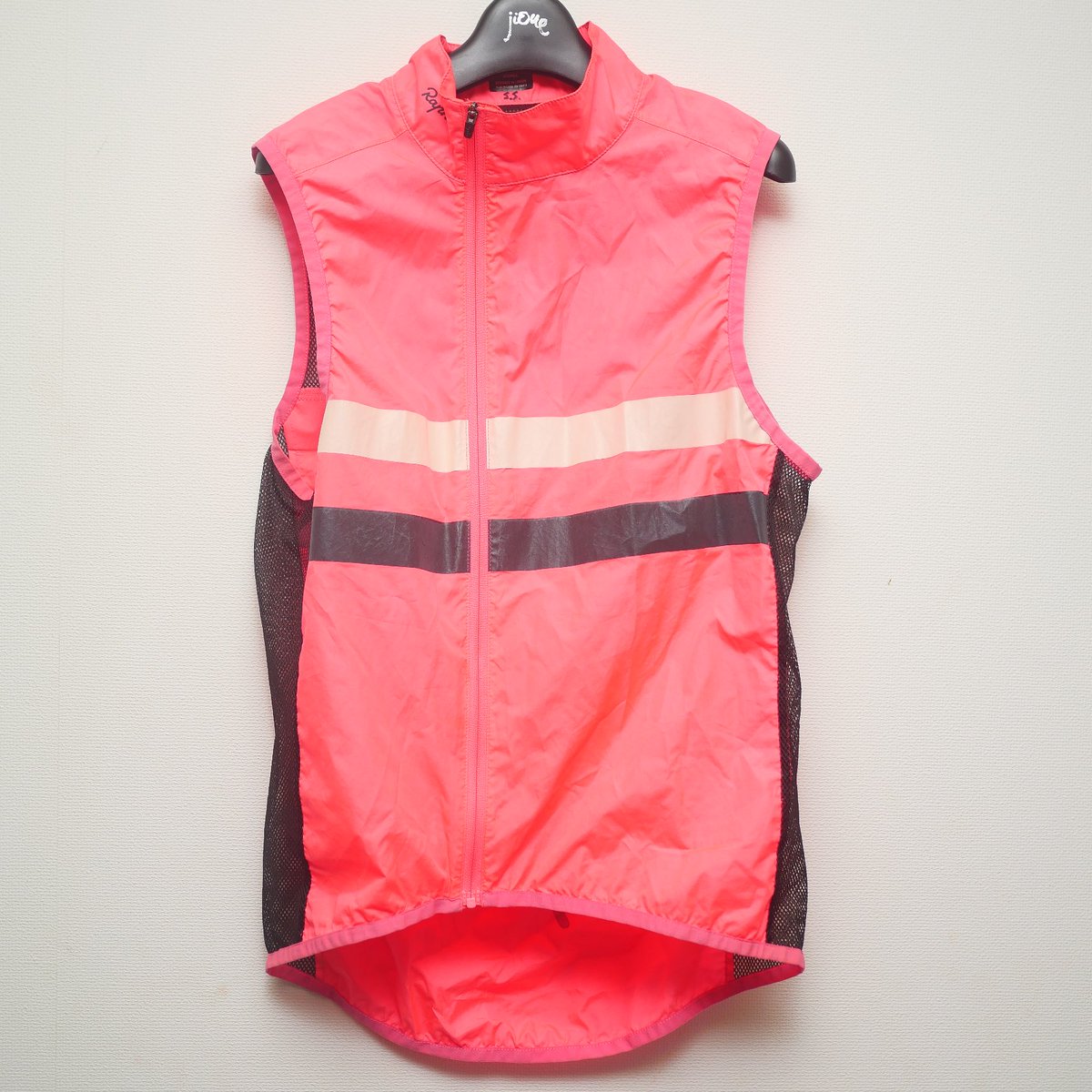 Cyclisme11's tweet photo. ではまずプレゼント企画から

Rapha ブルベジレ Sサイズ
抽選でお一人様にプレゼント致します
エントリーはフォローとリポストのみです
ご気軽にどうぞ

ブラックフライデーセール 第1弾
選手支給品 プロチームサコッシュ
全品40%オフ
状態やサイズはメルカリにて商品名を検索頂ければ確認できます

#ロードバイク物販 #自転車用品 #プロチーム支給品