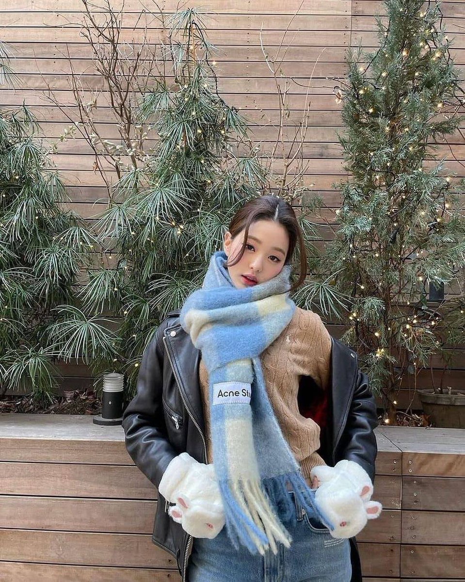 マフラーの季節到来⛄️🧣 マフラーは「Acne」が可愛いくておすすめ