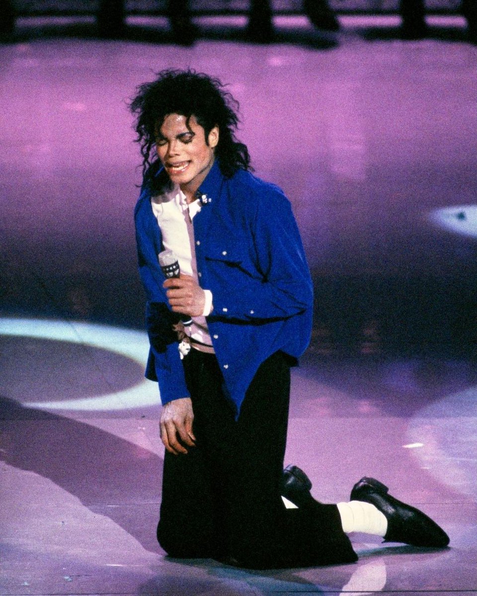 mjBeats's tweet photo. 📸  |  02 de março de 1988, o dia que  Michael Jackson deu uma apresentação transcendente e inesquecível de "The Way You Make Me Feel" e "Man In The Mirror" no Grammy. https://t.co/CC492aCS6l