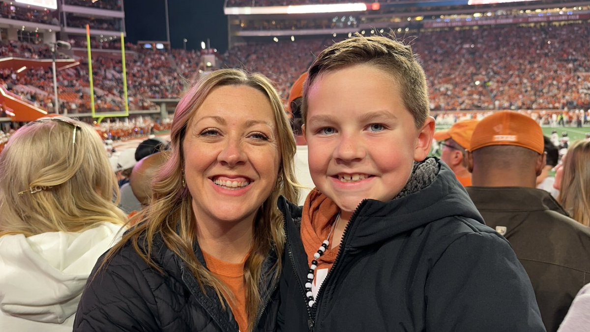 tyannav's tweet photo. #HookEm🤘 https://t.co/vH9qevsIEd