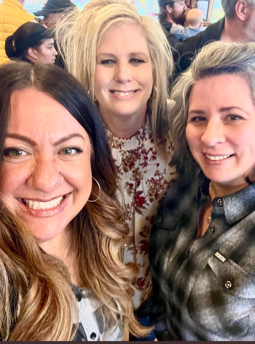 JenCoryAlvey's tweet image. Wonderful experience getting to meet @kelandren3 @kimah @singrdave and @VVenerabilis today! Thanks to each of you for taking your time to meet up; I loved it!

We even had some next-generation #LDSTwitter interactions among our kids. Hoping to get to meet many of you in person.❤️