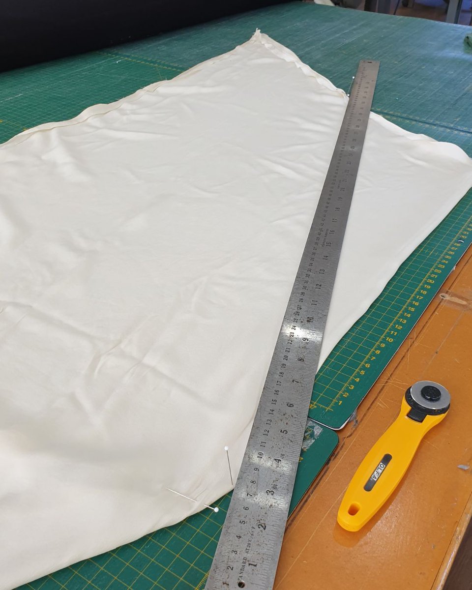 Talk about upcycling 😍 one of our beautiful Daylesford locals was gifted a gorgeous 30-year-old vintage wedding dress for her special day. Anna-Louise worked her magic to add cascading sleeves and a train, all without using any additional fabric! 👰