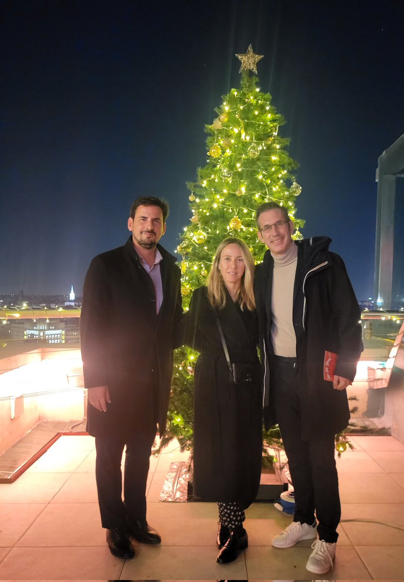 Ayer muy productiva reunión en el Círculo de Bellas Artes con <a href="/Valentioviedo/">Valentí Oviedo</a>, director general del <a href="/Liceu_cat/">Gran Teatre del Liceu</a>, y <a href="/SoniaMulero/">ⓢⓞⓝⓘⓐⓜⓤⓛⓔⓡⓞ</a>, directora de la <a href="/FBSabadell/">Fundación Banco Sabadell</a>. Muchas ideas para proyectos culturales comunes entre Madrid y Barcelona.