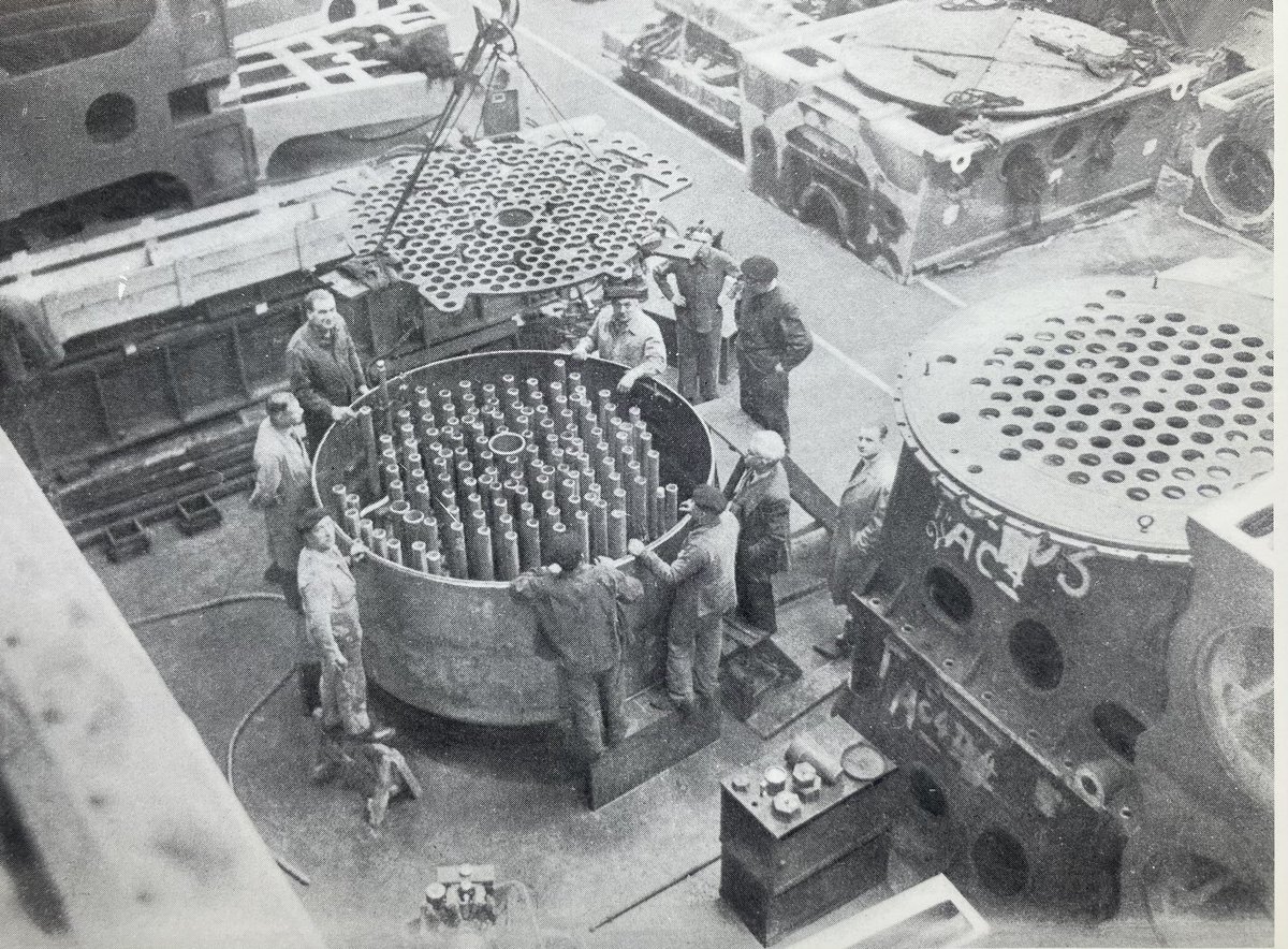 Photo du jour

Milieu des années 1950 : Sur les Chantiers de l’Atlantique (Saint-Nazaire), fabrication du bloc tubulaire qui va servir à fermer la cuve du réacteur #nucléaire du recherche EL3 du CEA Saclay.