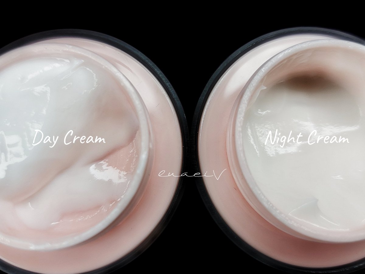 luaeiv's tweet photo. Aku nemuin cream yg simple banget, udah gitu surprisingly beneran bikin mukaku jadi keliatan agak cerah🥲
Kayaknya ini bakal jadi penemuan besarku disepanjang tahun 2023 deh😭
Beli disini : https://t.co/LfmXTNSIw2
#Everose #MudahkanJalanCantikmu #SimpleSkincare #RacuninSkincare https://t.co/JMjCnEg5PY