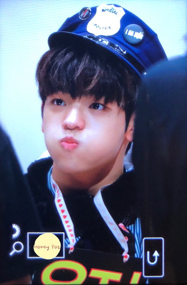 hourlykwj's tweet photo. little cutie patootie woojin for your feed 🥺🤏🏻 https://t.co/Q5auQarYpI